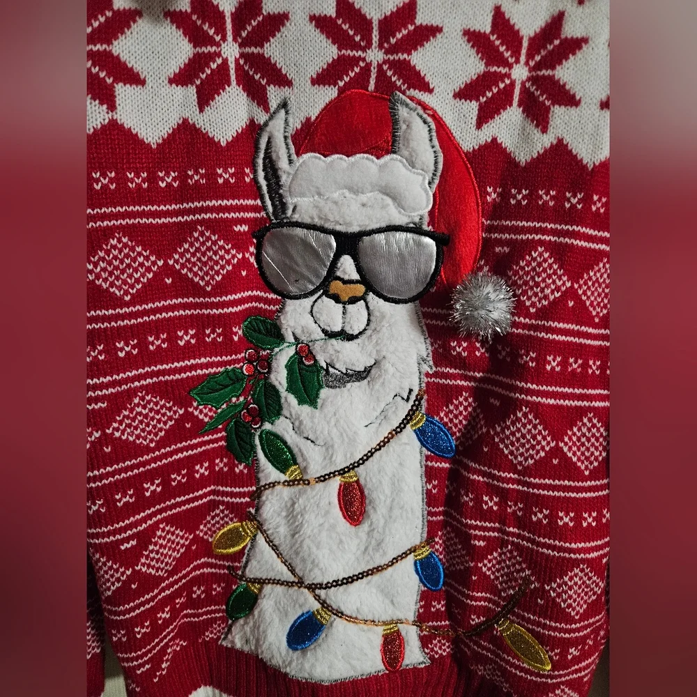 33 DEGREES LLAMA RED/WHITE CHRISTMAS SWEATER: New With Tags: Size M (10/12)